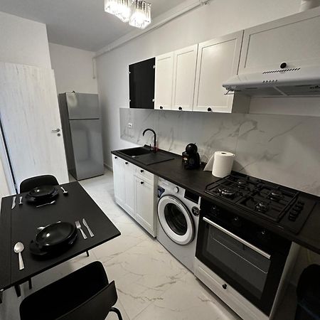 Stylish Apartment Militari - Parking Spot Chiajna Ngoại thất bức ảnh