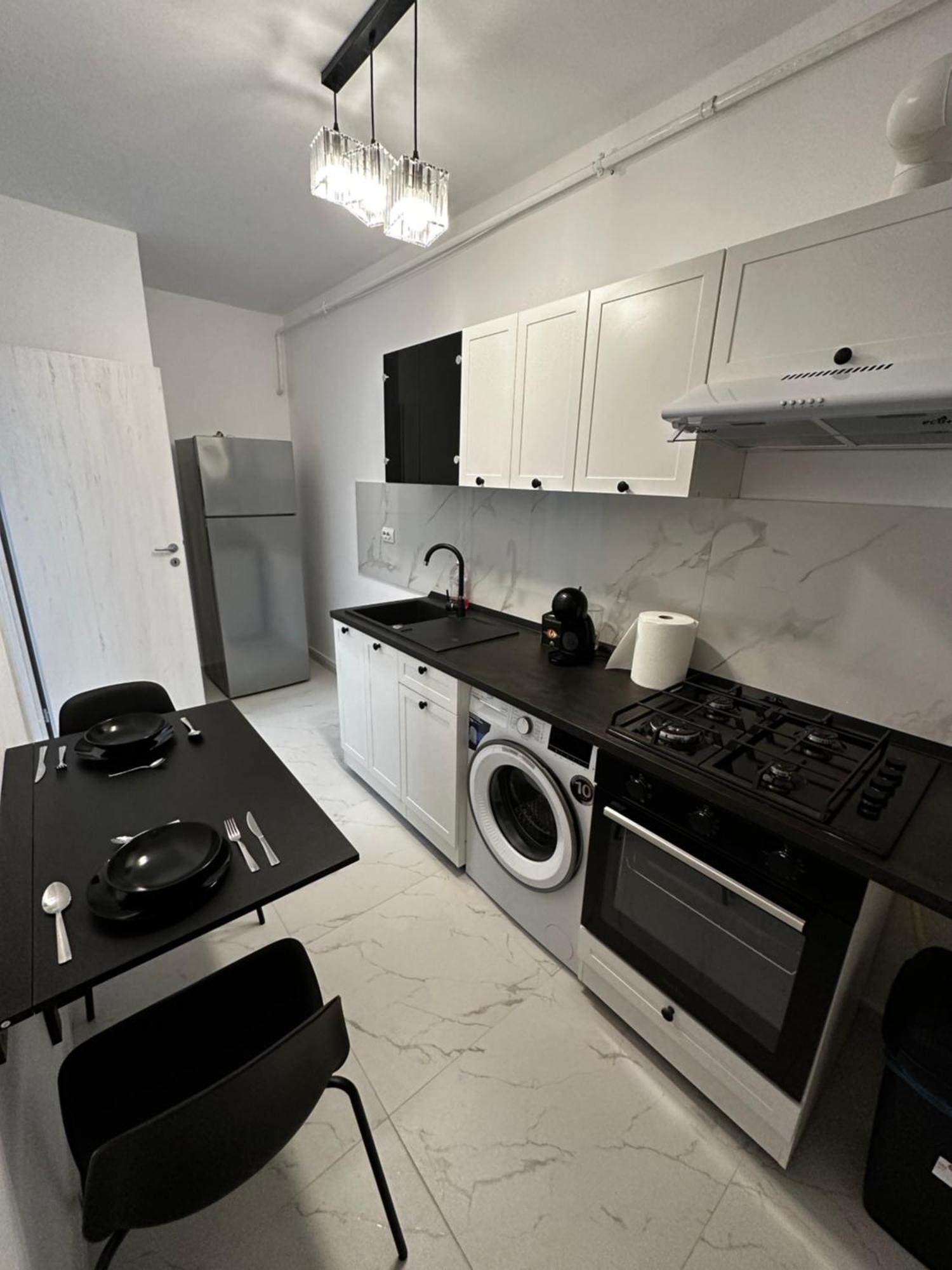 Stylish Apartment Militari - Parking Spot Chiajna Ngoại thất bức ảnh
